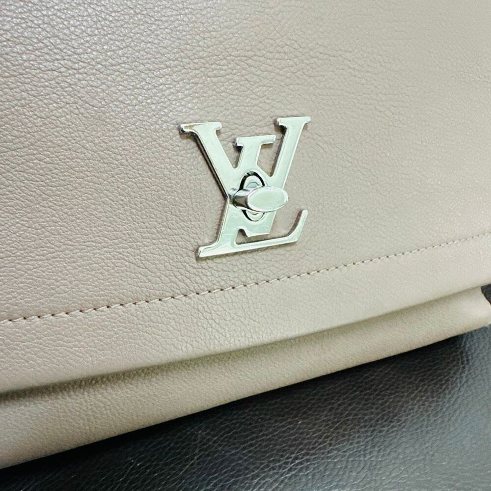 Louis Vuitton Lockme II Turtledove - Picture 12 of 16